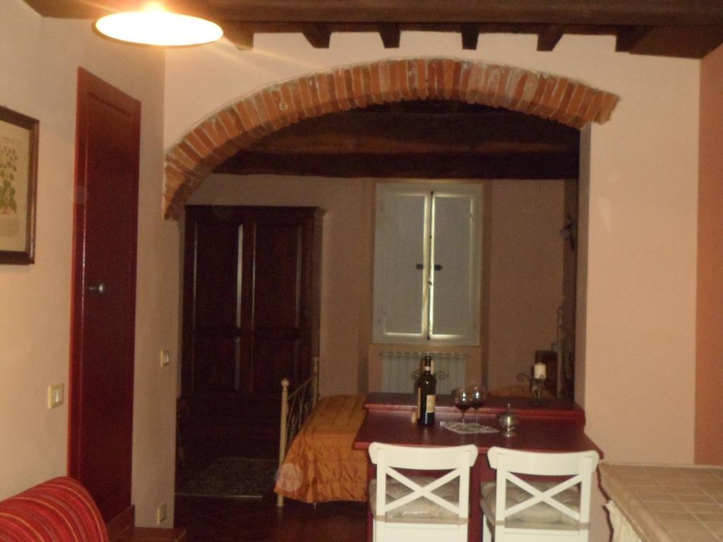 La Fiera Vecchia Apartments Meleto Chambre photo